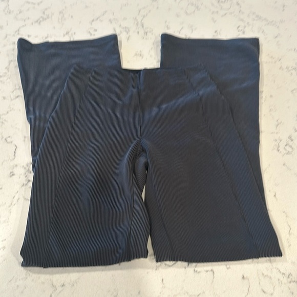 Lululemon Brushed Softstreme Ribbed Zip Flared Pant 32.5" - Picture 4 of 8